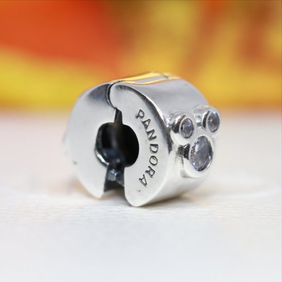 Pandora Disney Mickey Mouse & Minnie Mouse Clip Charm 790111C01 - Picture 5 of 6